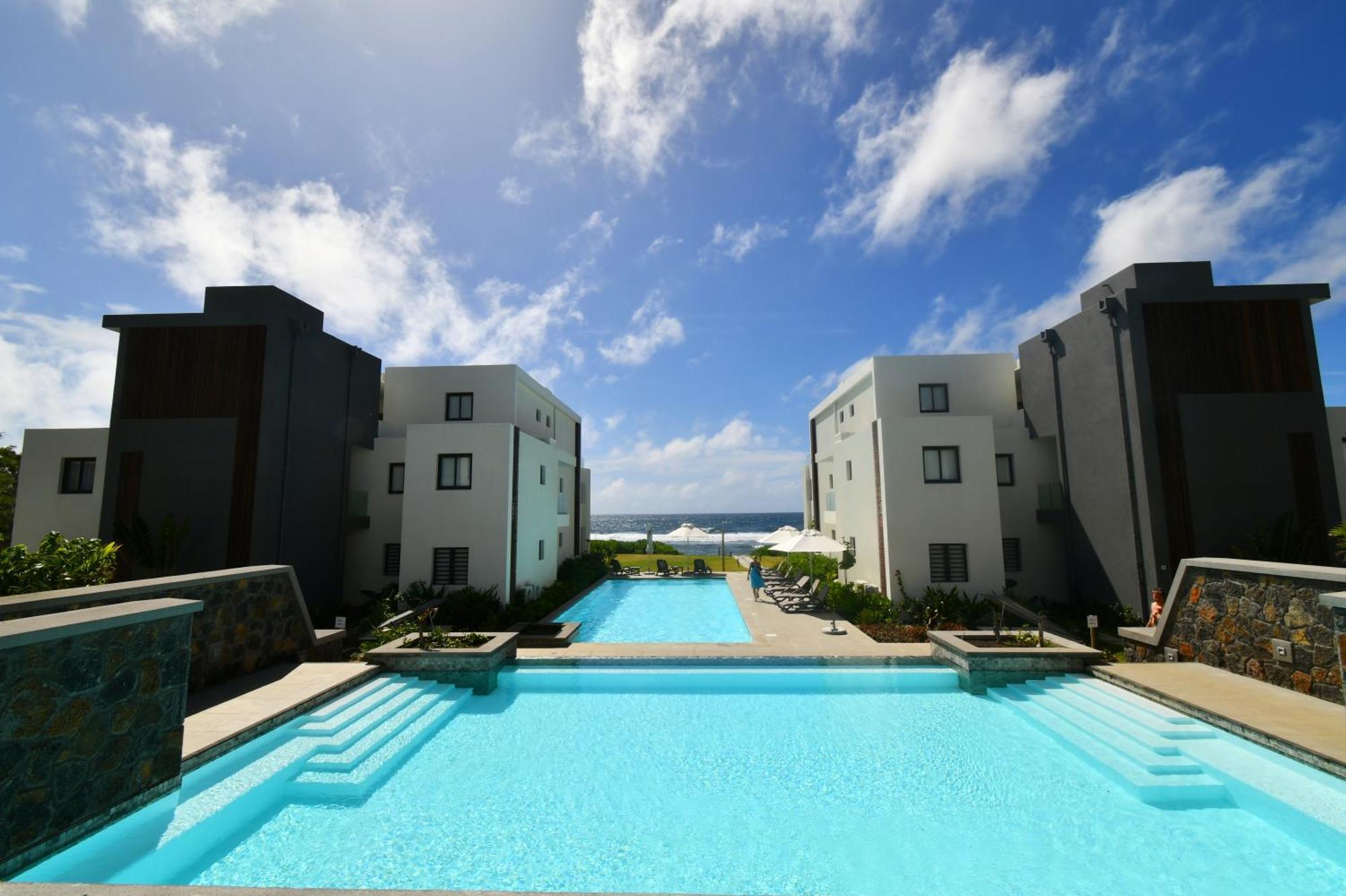White&Blue Beachfront Luxury Poste Lafayette מראה חיצוני תמונה