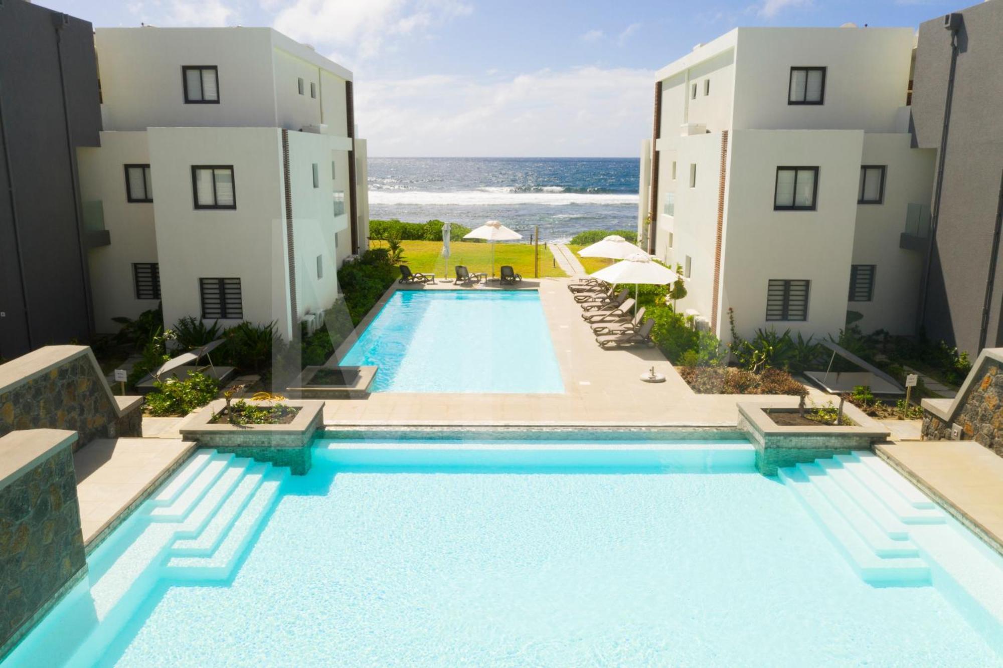 White&Blue Beachfront Luxury Poste Lafayette מראה חיצוני תמונה